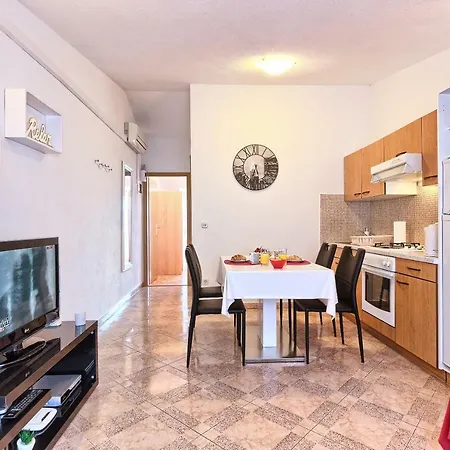 Ivka Apartment