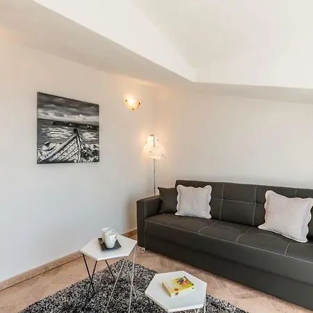 Ivka Apartment *