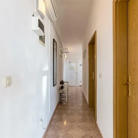 Ivka Apartment *